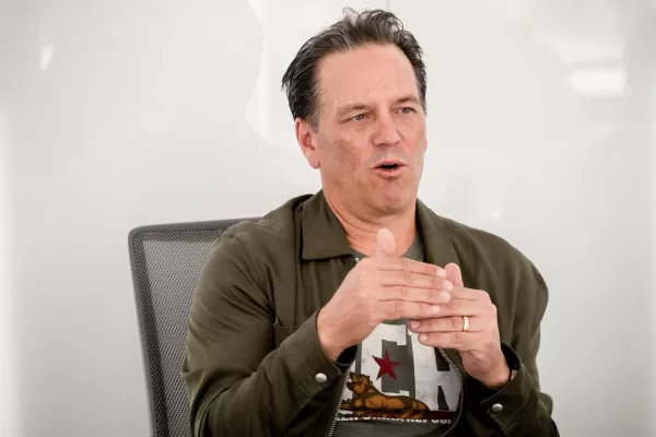 Microsoft опровергает слухи об уходе главы Xbox Фила Спенсера